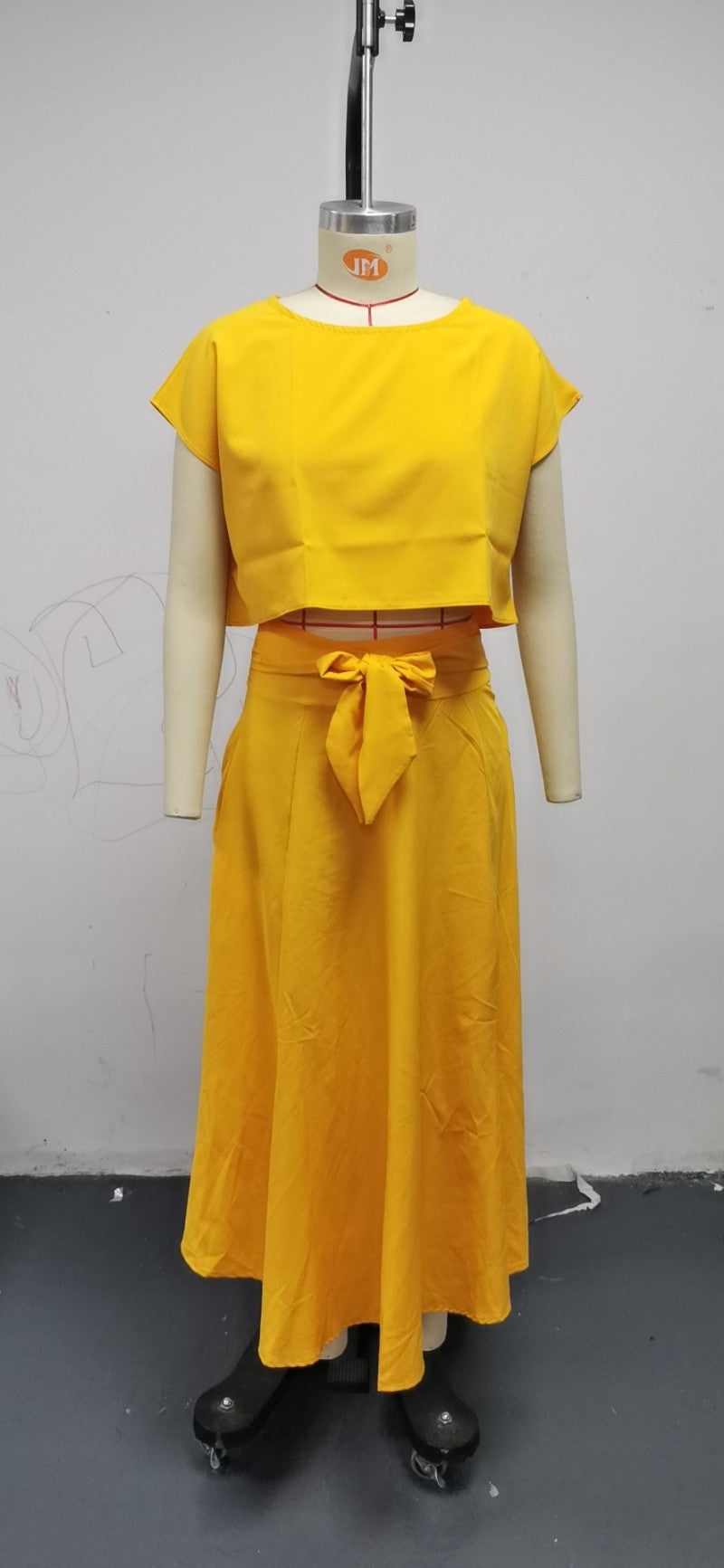 Solid Color Large Swing Belt Skirt